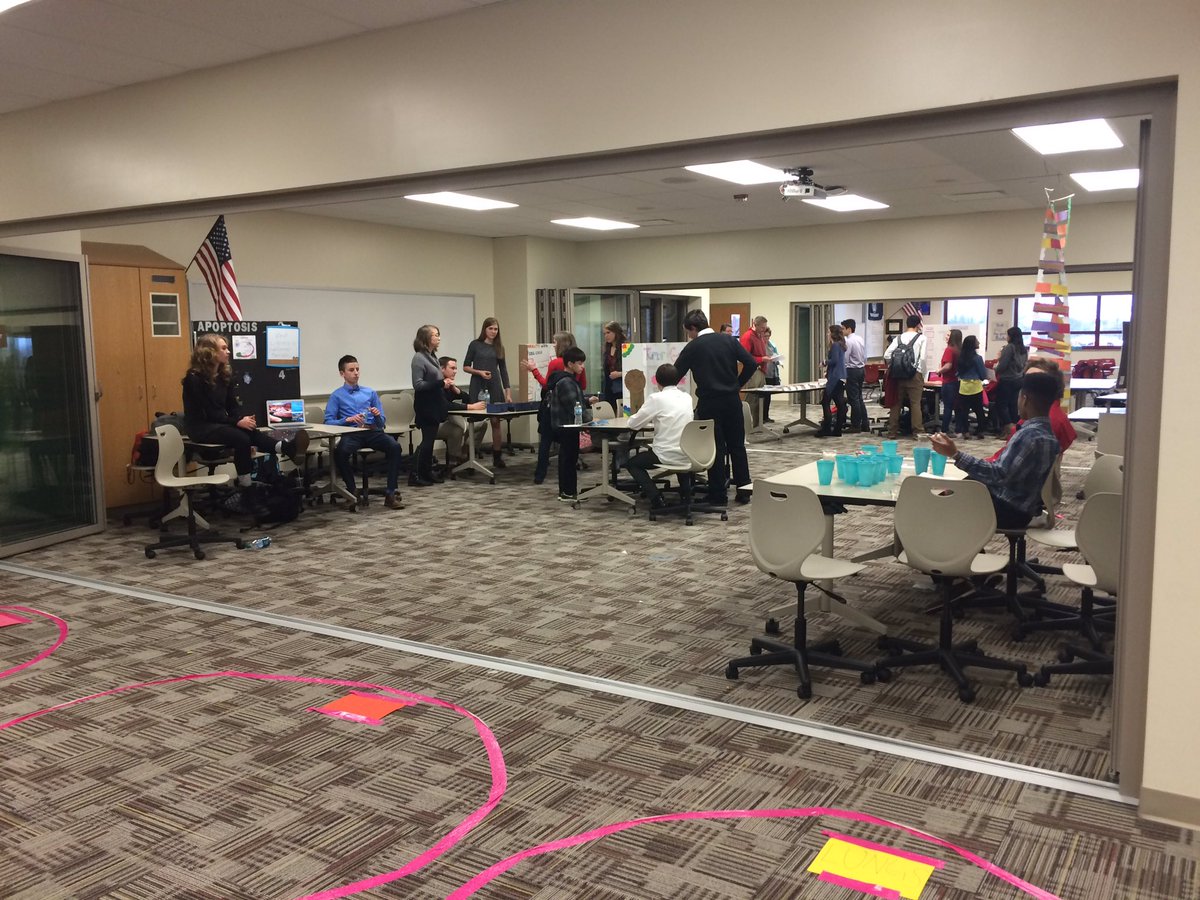 FHS_CCA's tweet photo. Students teaching about the science of cancer in the CCA. #FHSGala https://t.co/xnmEyuUHT8