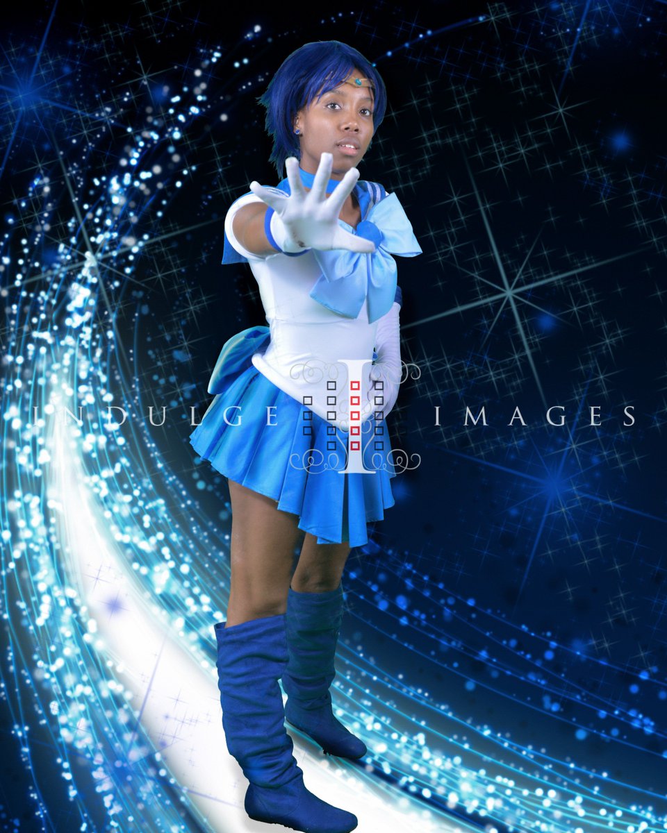 indulgeimages's tweet photo. #sailormercury at #AmeliaCon #cosplay in my photo booth https://t.co/rWs2AI4sBv
