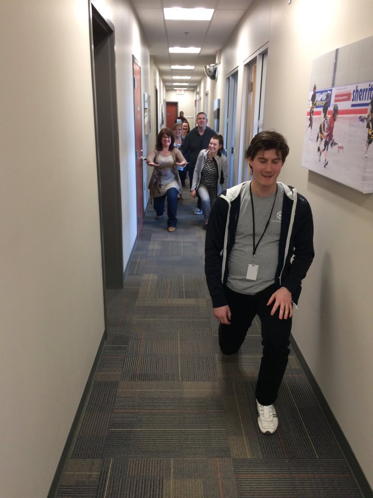 FortSaskRec's tweet photo. @ParticipACTION our #FridayFeeling lunging into the weekend #sneakitin #teamfortsask https://t.co/ySjCmTx8qj