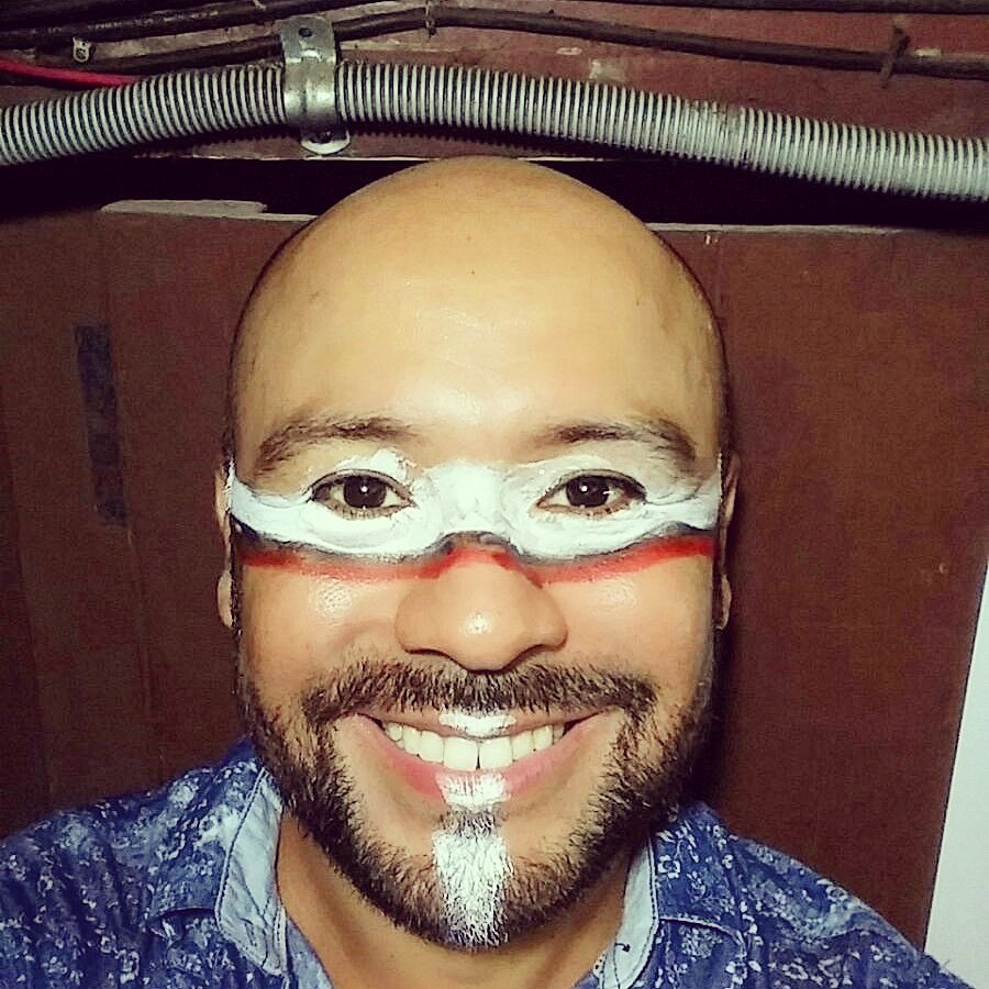 HugoOrtizDrumme's tweet photo. #showtime #funny #indian #makeup #drumming with #wolvesasfriends . La Noche de Barranco. Lima. #AquarianDrumheads https://t.co/JI3r3j38uA
