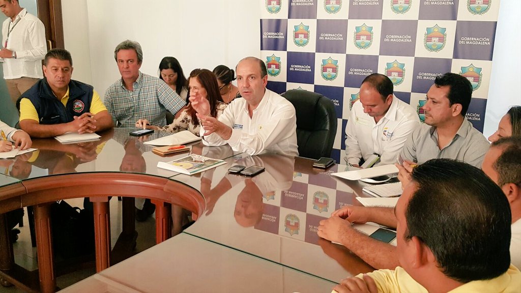 CORPAMAG's tweet photo. Ministro @GabrielVallejoL Director @CorpamagDir @cotes_rosa @luisgiraldof escuchan a los Alcaldes Fenómeno del Niño https://t.co/cFezxZFxZw