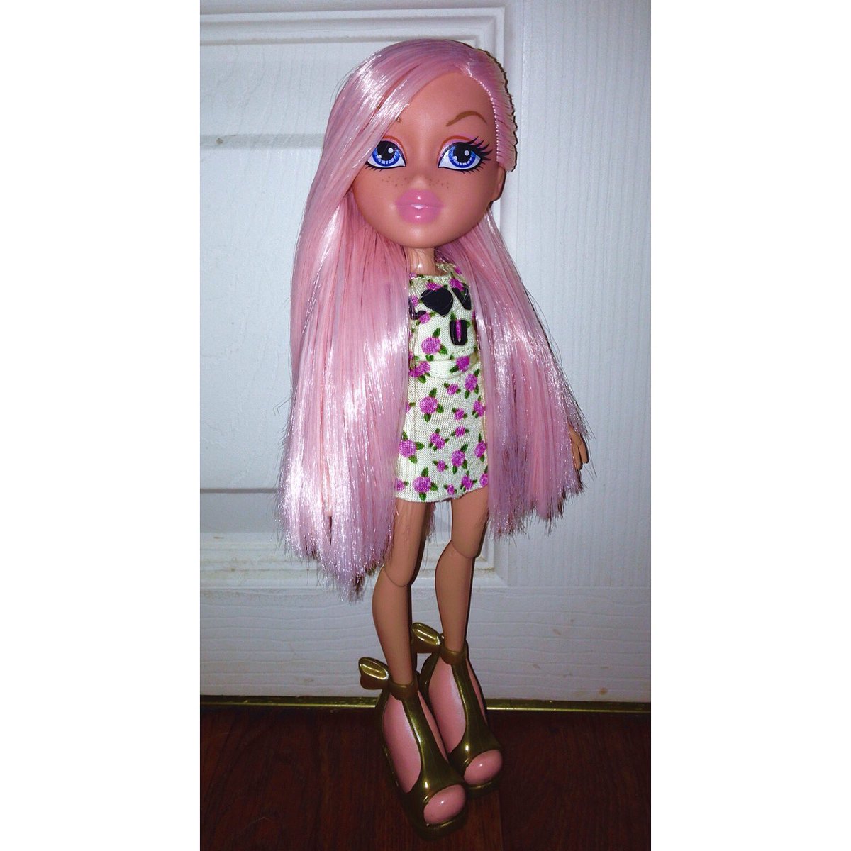 bratz with pink hair