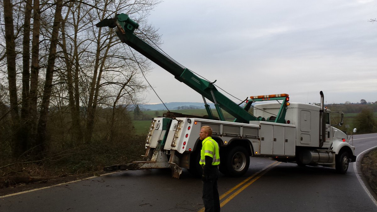 GalesTowing's tweet photo. Log truck, semi truck, need help? We can handle heavy towing and recovery. #semitowing #heavytowing #galestowing https://t.co/TzxGbDAObH