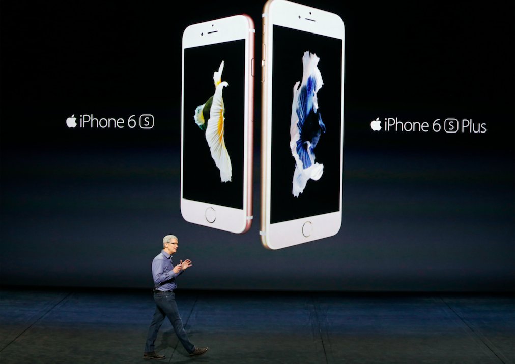 Newsweek's tweet photo. How Apple CEO Tim Cook aims to profit from protecting privacy https://t.co/ATHxVviEfH https://t.co/ytij9g3r8h