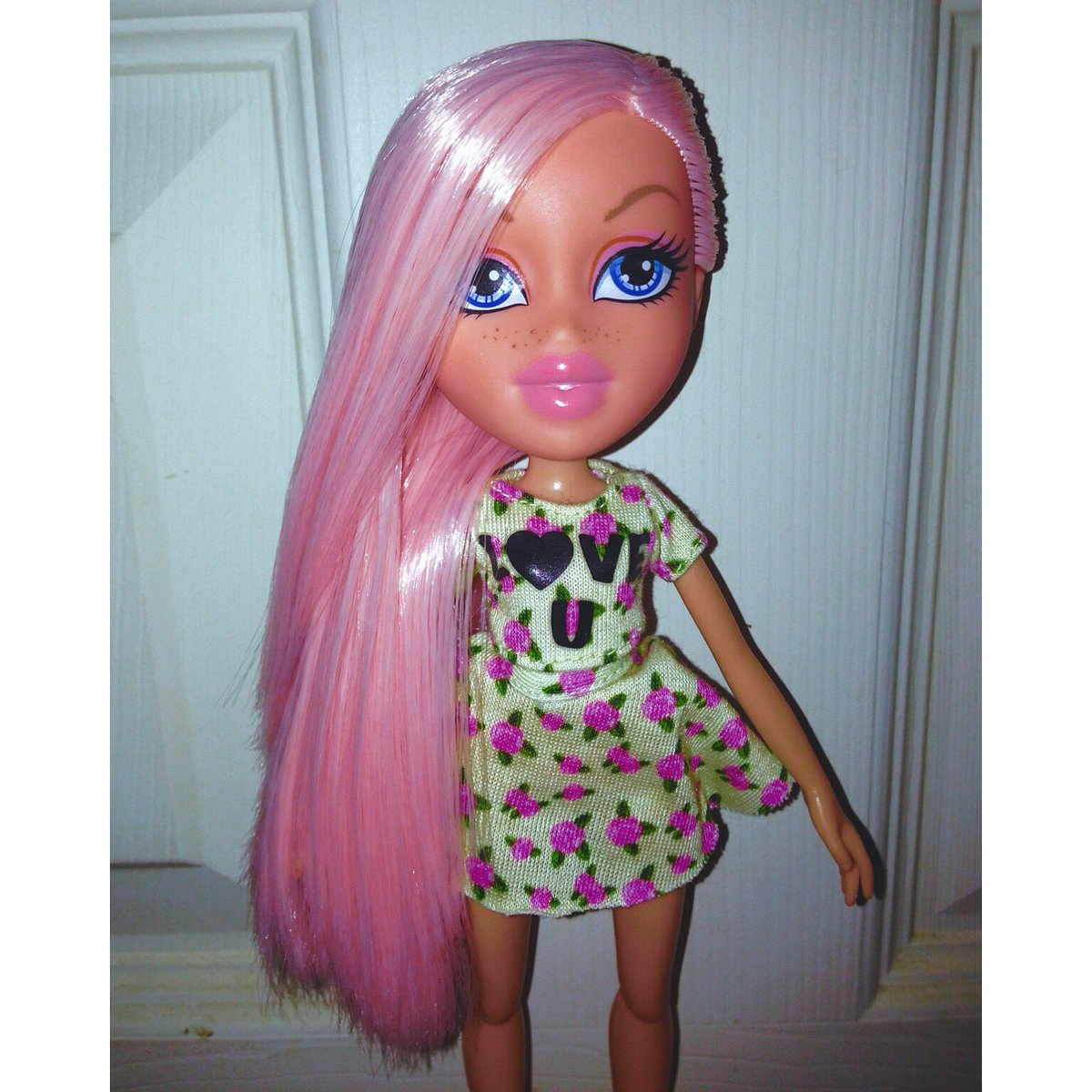 pink hair bratz doll