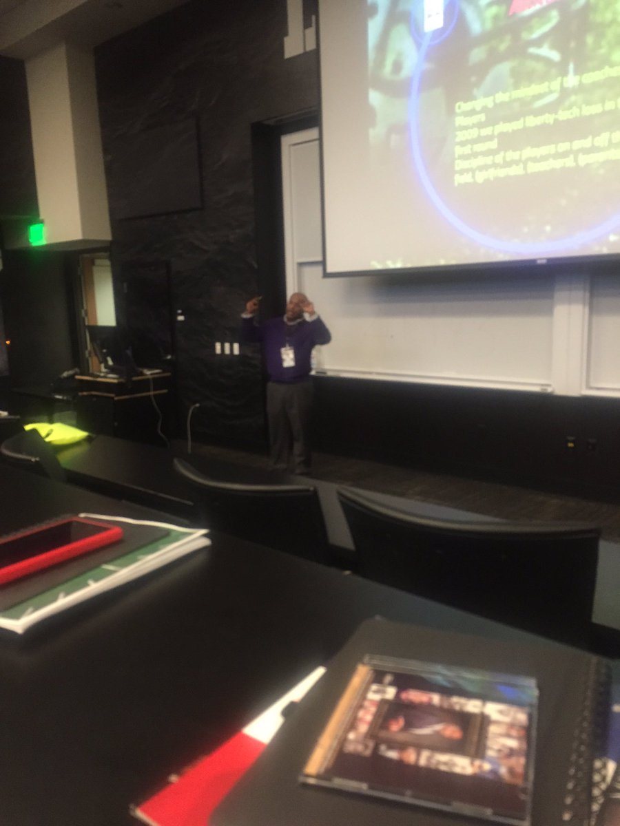 Listening to Coach Telli White at the <a href="/VandyFootball/">Vanderbilt Football</a> coaches clinic.... @trezevantfb