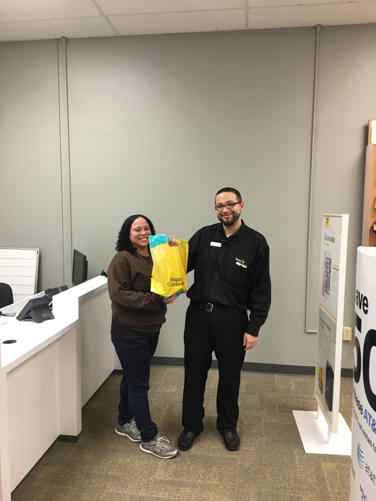 SprintNorwich's tweet image. Thank you so much to another awesome customer. And thank you Verizon for sending her our way.
