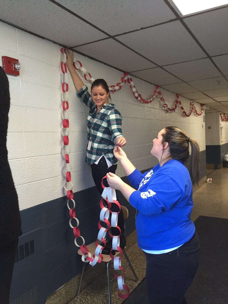 MrsMac_Woodland's tweet photo. 4th and 5th grade teachers are excited for Read across America!! https://t.co/G2hpcBpJj8