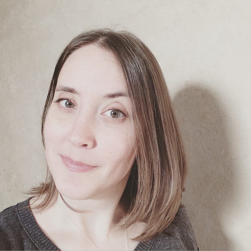 DragonflightGal's tweet photo. Got the hairs cut today! 6" off. My head is so much lighter, haha. #haircut #wallselfie https://t.co/LnrIttpttl https://t.co/56ZNggb7cQ