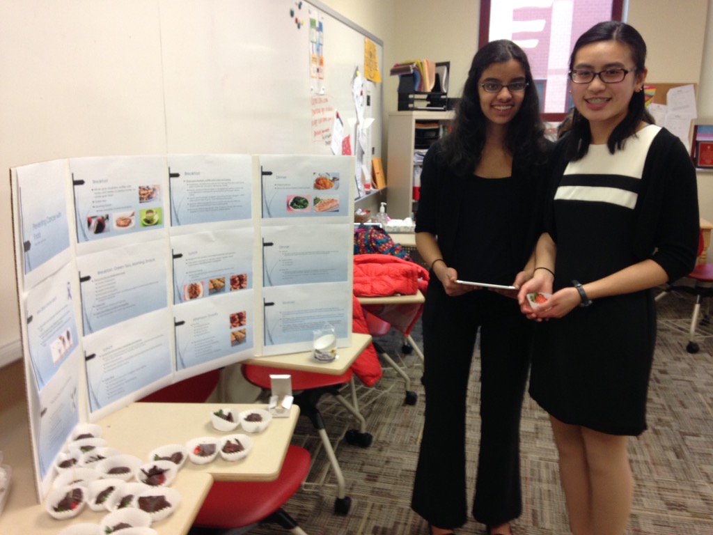 tsnyd711's tweet photo. FHS Biomed students presenting research on foods that prevent or even starve cancer cells. #FHSGala #invested https://t.co/QwwWRCvSPb