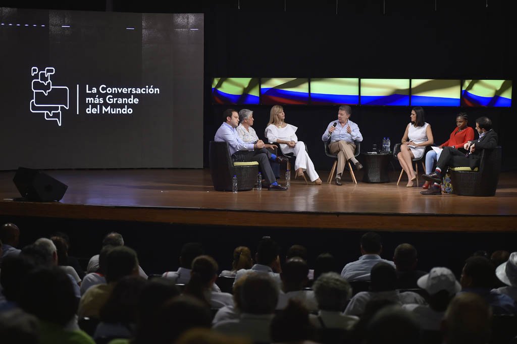Car_Chica's tweet photo. El reto es construir paz desde las regiones sin miedo y con diálogo: @JuanManSantos
#Pacificoconversa https://t.co/l4F63bedlQ