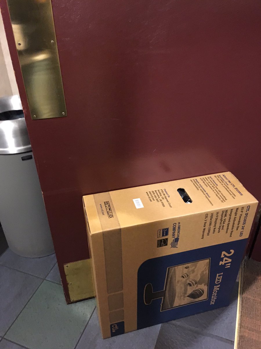 msvfromtrsd's tweet photo. #ipdx16 door prizes, as door stops. #onlyatedtechconferences https://t.co/zo1Ffd46pI