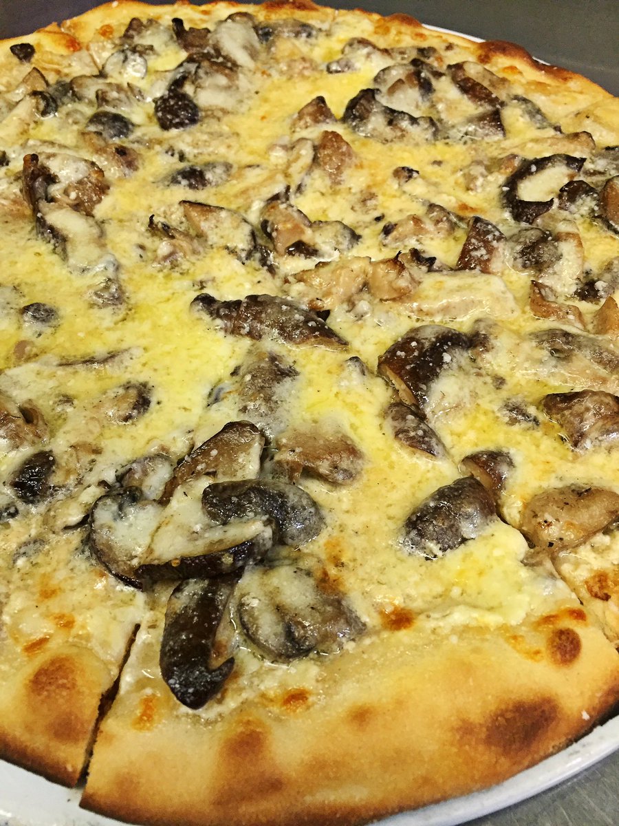 #pizza#fivemushroomtrufflepizza@novitawinebar