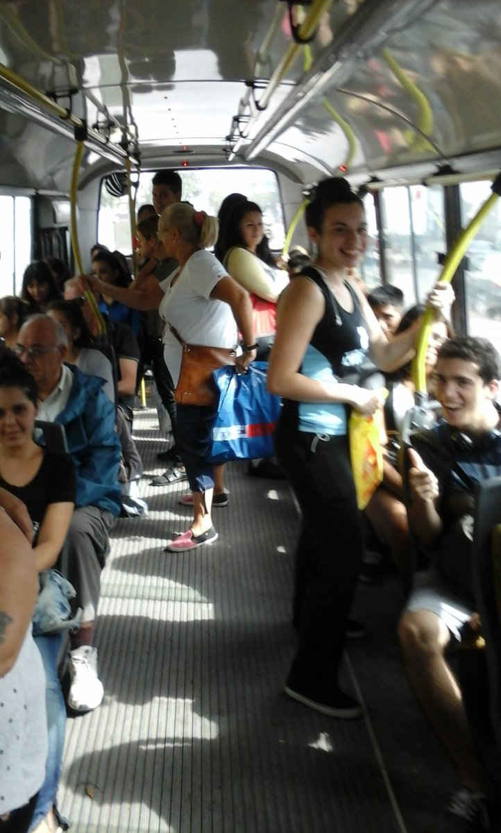 leobarranou's tweet photo. Musica + sonrisas+ alegria+ abrazos + sorpresas https://t.co/NHSjlX3vQi