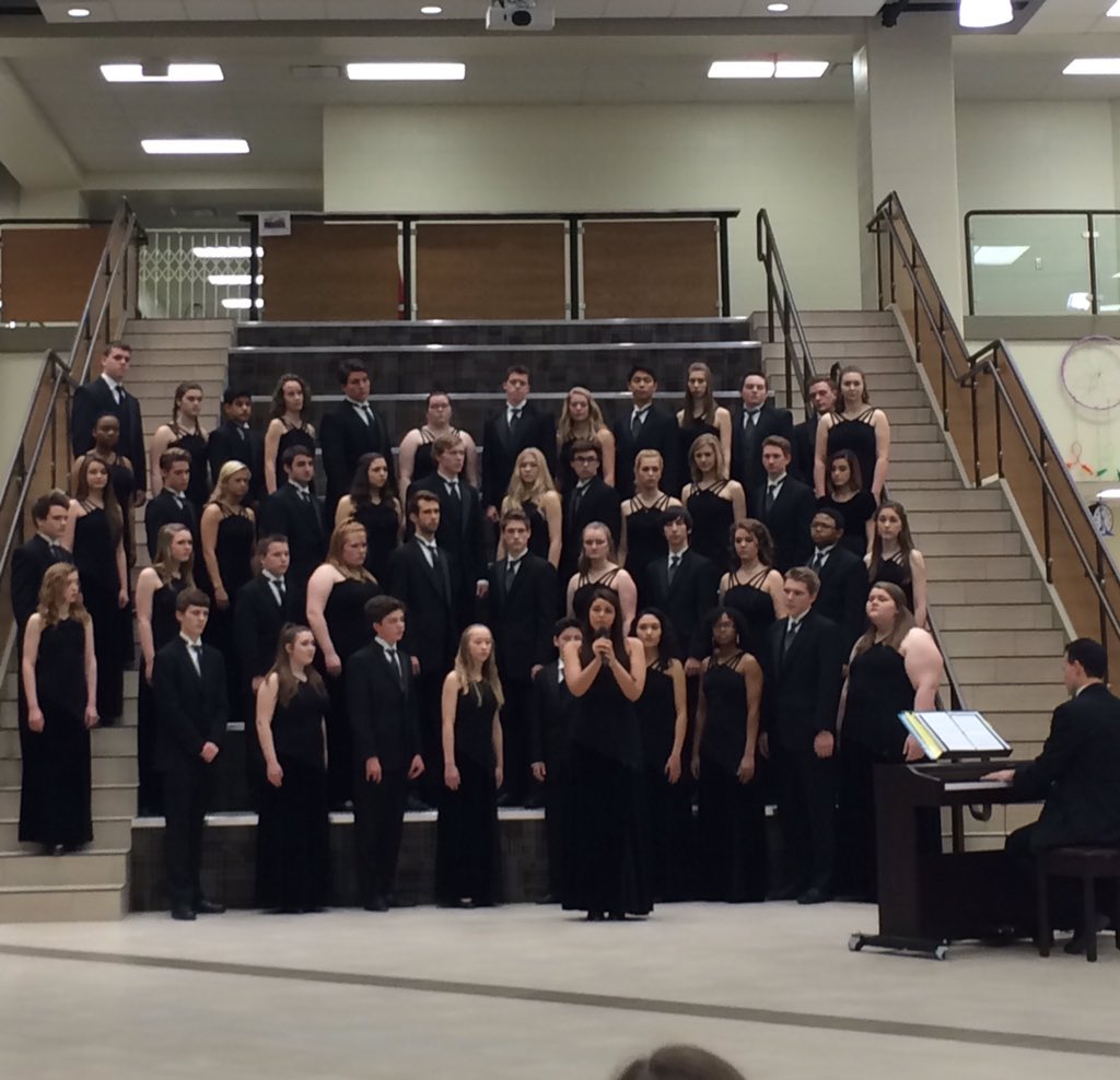 FHS_CCA's tweet photo. Stunning performance by Silver Classic to close out the Journey of Hope. #FHSGala https://t.co/15luMQirUv