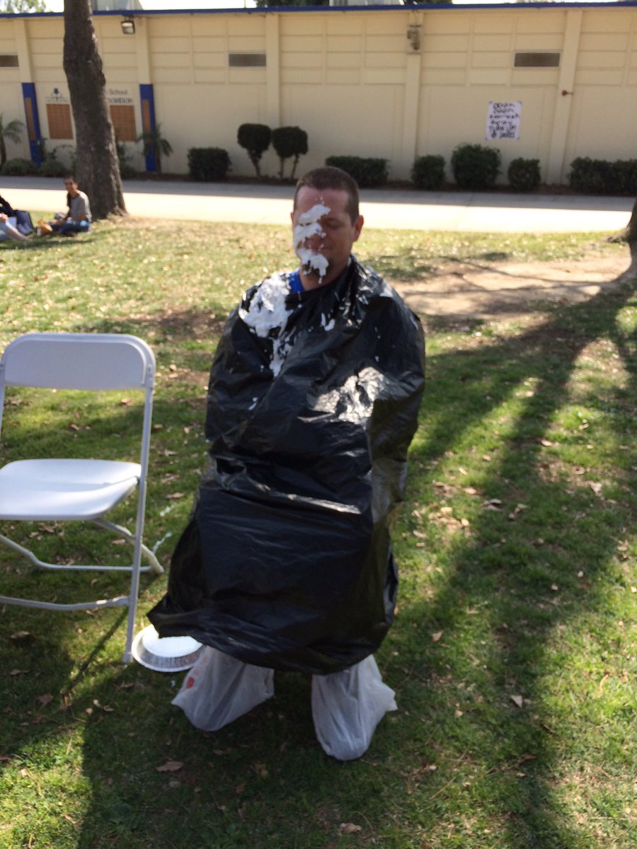 LaHabraHS's tweet photo. Our staff is the best!!!😂👊🏻👍🏻#ffaweek2016 @prayerpaladin @histcoach @GallagherKeith @joycewheeler81 @Highlanders_LH https://t.co/CvUawn3N31
