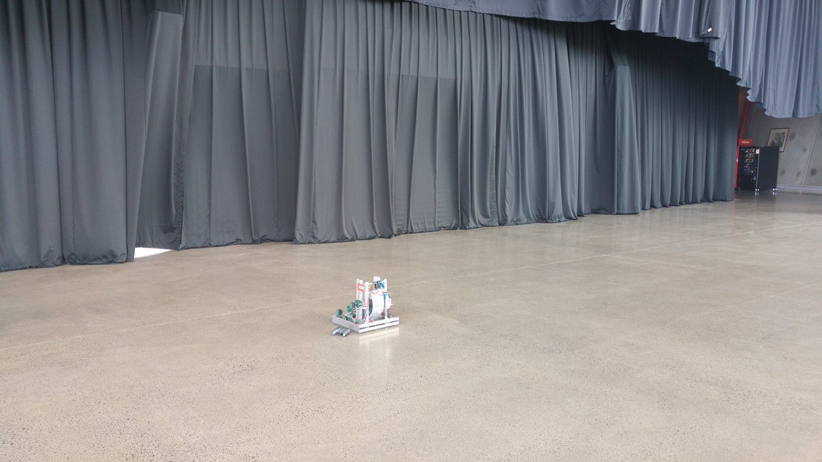 TeamAntimatter's tweet photo. A lonely robot waits quietly for it's owners.... @VEXRobotics #vexrobotics #nzvex https://t.co/Aw9J1RRwOS