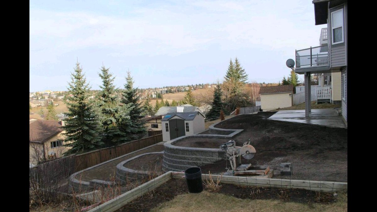 Retaining_Walls's tweet image. #yyc  @Retaining_Walls #probuilt to #Lastlong. @GreenFutureca Calgary landscaper #Designbuilt.