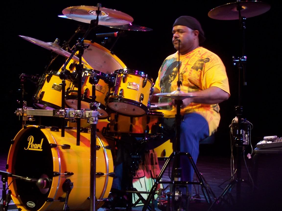 HI_TECH_AUDIO's tweet photo. #DennisChambers presentó su kit de batería con @PearlDrums13  usando @DPAmicrophones d:vote y d:dicate en el NAAM16 https://t.co/bJMGovulq0