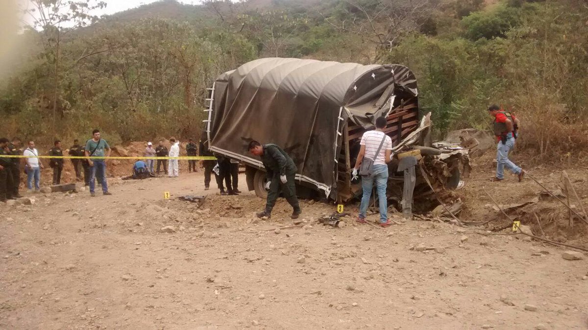 WAOH17's tweet photo. Nuestros héroes muertos, sin misericordia por el famoso grupo desconocido. @_El_Patriota @The__Bosch https://t.co/Zk6MKXQ9lM