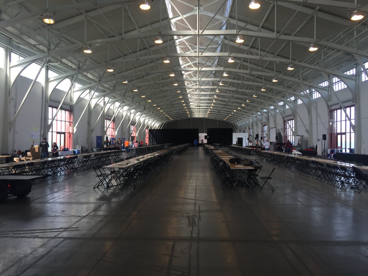 oldestlivingboy's tweet image. 500 developers in 30 minutes. #launchhackathon