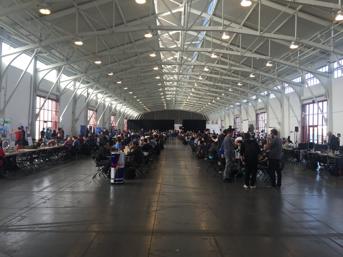 oldestlivingboy's tweet image. 500 developers in 30 minutes. #launchhackathon