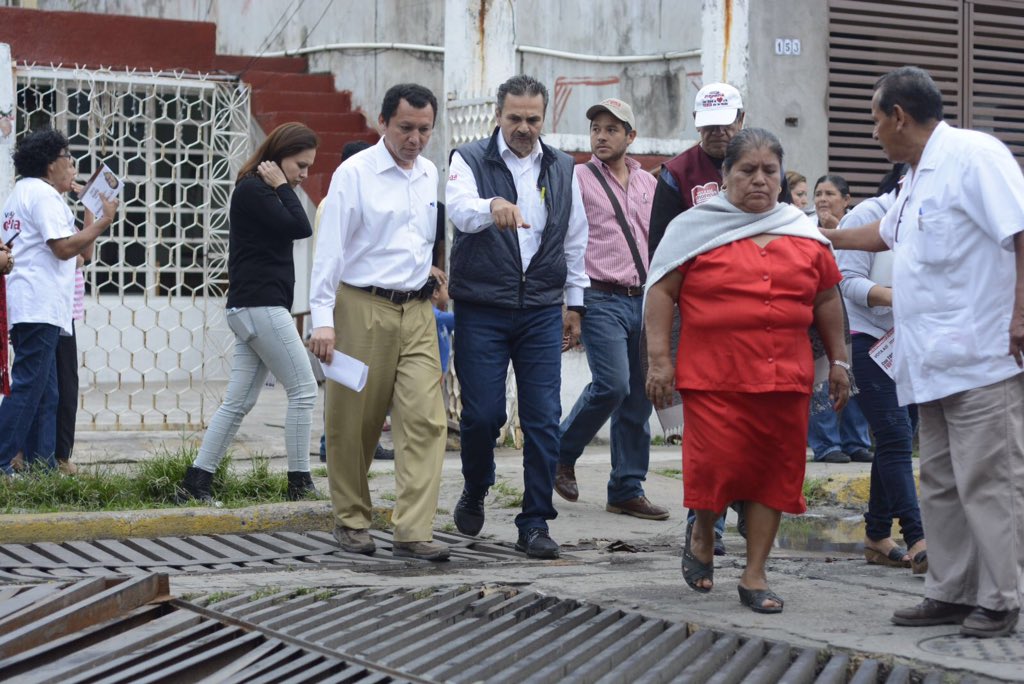 OctavioRomero_O's tweet photo. En Col. Delicias el deficiente drenaje causa inundaciones a vecinos, nuestra prioridad serán los serv. públicos. https://t.co/ge2mp7b9uf