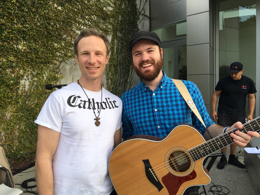 GregWaltonMusic's tweet photo. With @stevenjoubert38 for our showcase with @missioneighty5 / @SaintMarysPress for https://t.co/YyzzKfrywp. https://t.co/8gqlDVqrfr