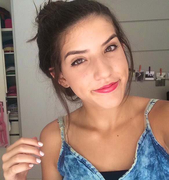 niicky_caroline's tweet photo. Heyyyy Nash, I'm from Brazil , and I loveeee u 💙 hope someday we can meet 😘 #SelfieForNash @nashgrier https://t.co/2ddkOMgHiW