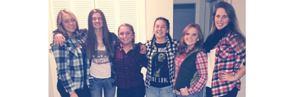 kaychay10's tweet photo. Happy Flannel Friday from me n fam 💎💘 @homiecourt @whitnieann https://t.co/LcleG9cMc1