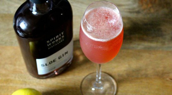 It's Friday! Relax with a Sloe 75 #gin #cocktail from @MsBarstool Writer and @_spiritworks ow.ly/YOiyz