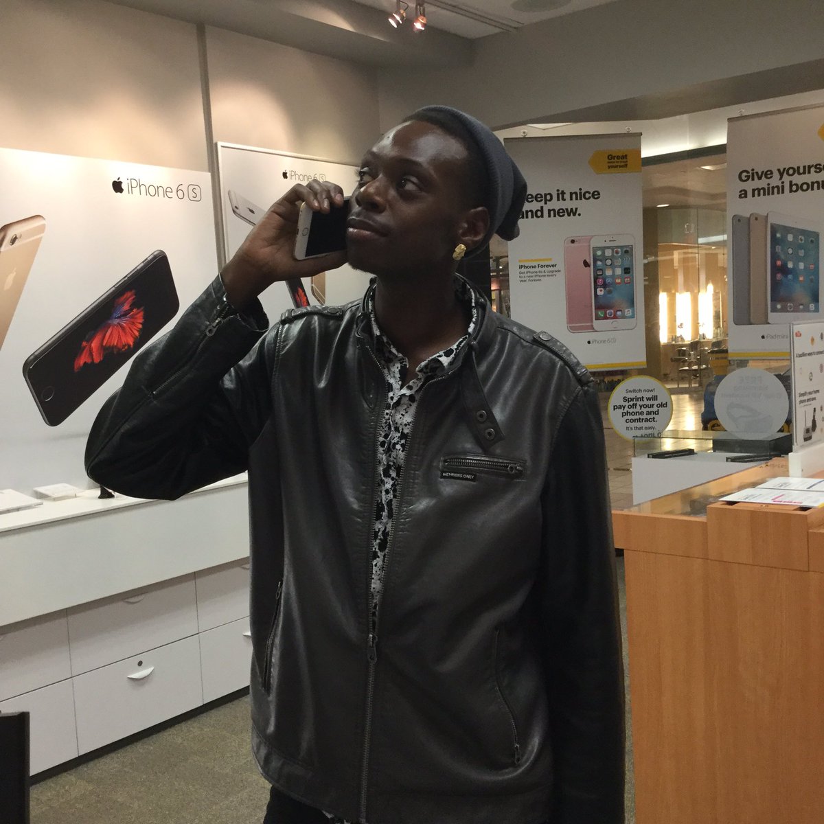 badtotheB1's tweet photo. @SprintMWLS Why not make your first iPhone a memorable one by switching to Sprint!!! 💯🎉🎉 https://t.co/zpigYgBMZT