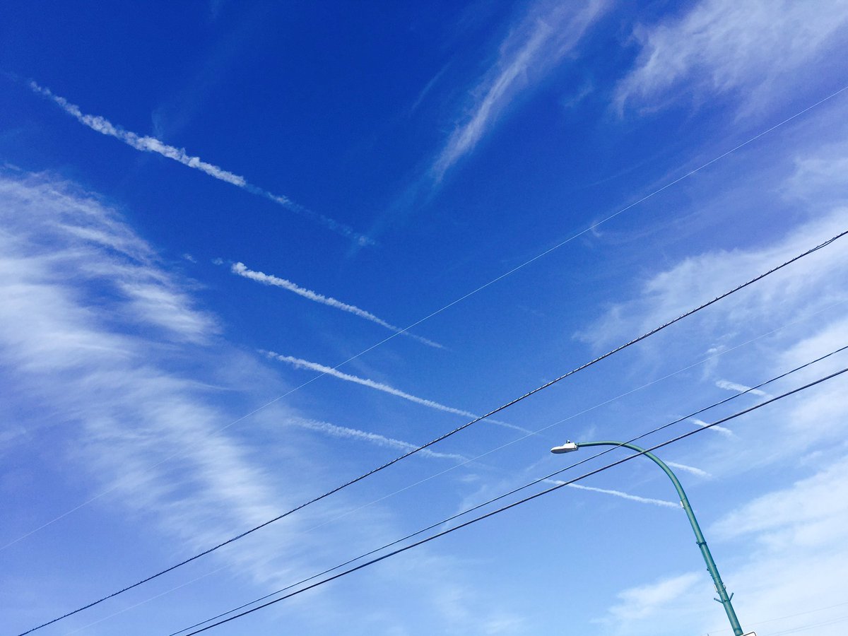 Veggiedood's tweet image. They've got us all lined up in the Bay Area today! @SteerMark @ChemtrailMad #weathermod #chemy #nicelines