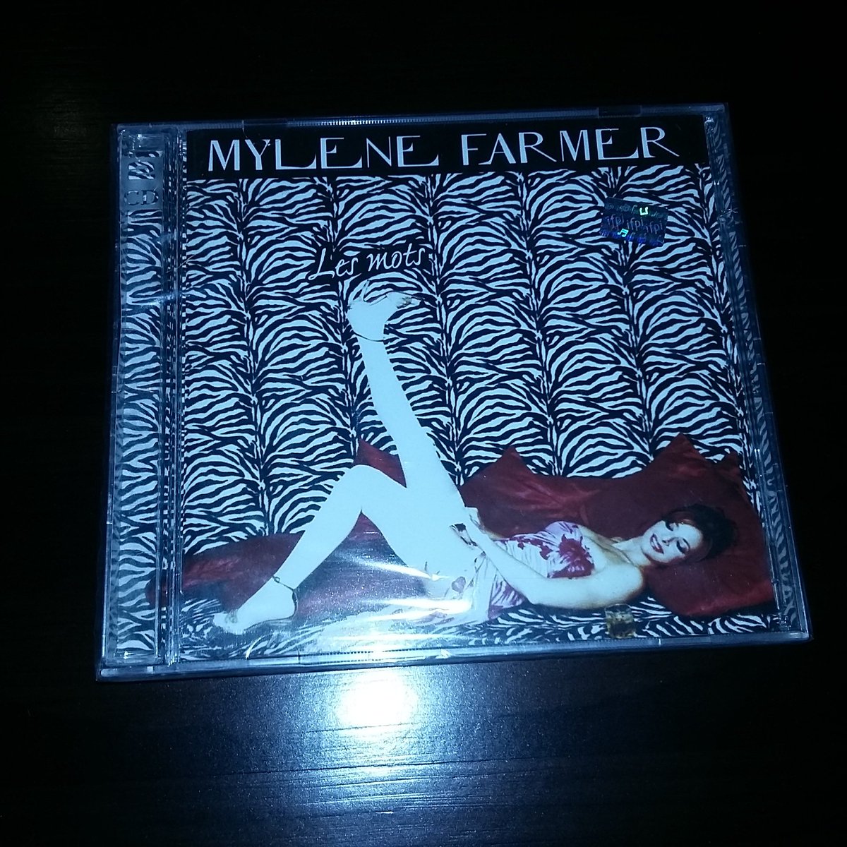 MyleneArgentina's tweet photo. Gracias a un gran amigo por este gran regalo 😁😄😊☺😍 #mylenefarmer #lemots https://t.co/gOE3Nhpr7e