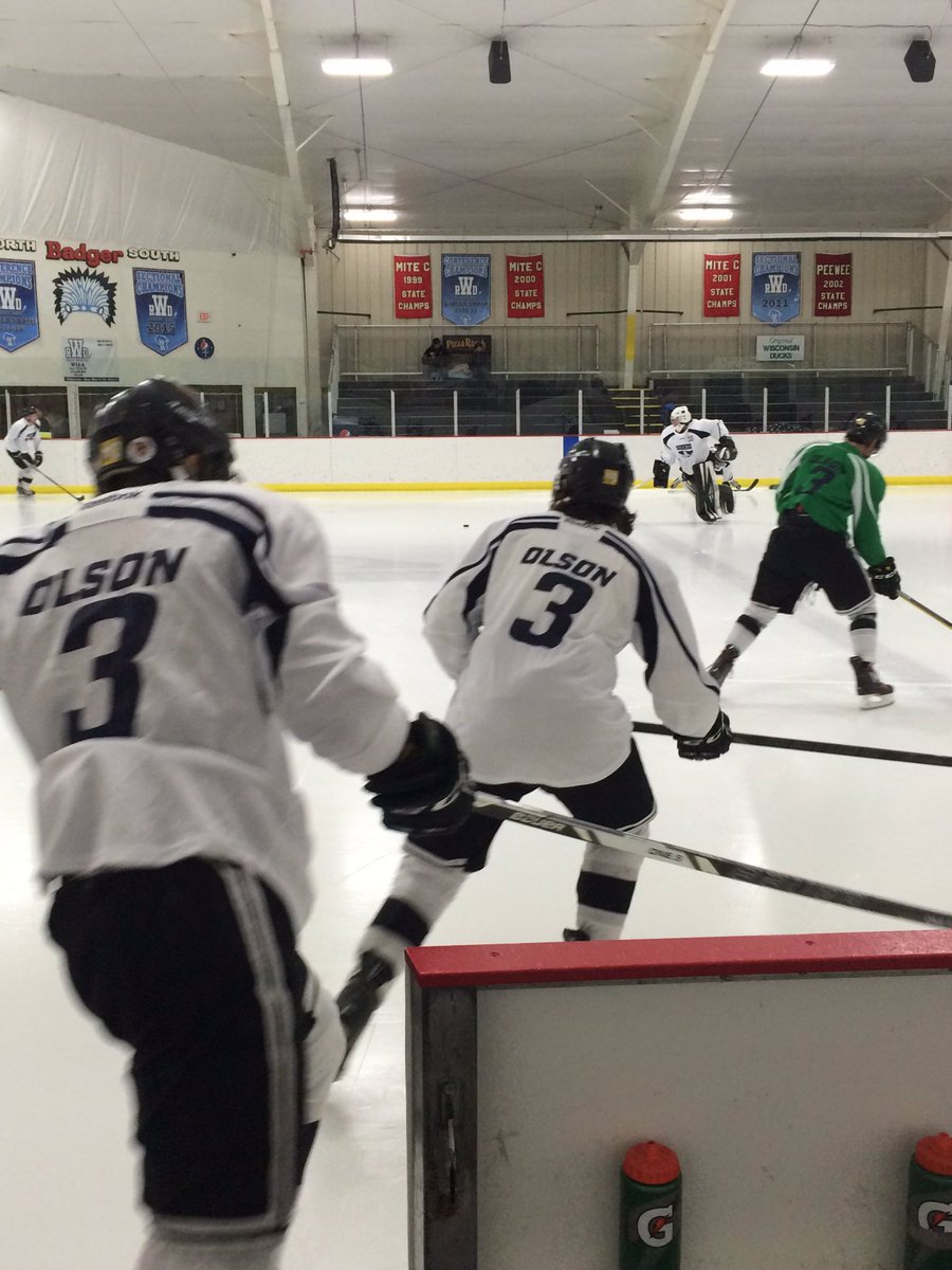 MattPanure's tweet image. @DellsDucks  w/ Special jerseys for warmups as we open @USPHL MW playoffs. @ChiCougarsHky #prayfor3