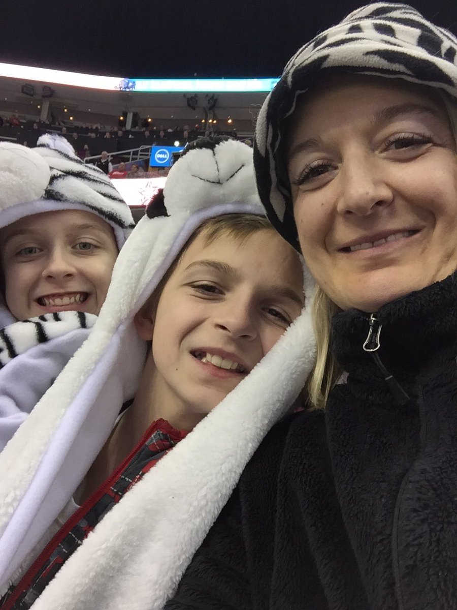kristengajdos's tweet photo. @TweetQTV Here we go Monsters! #aliveincle https://t.co/cOGxIlP114
