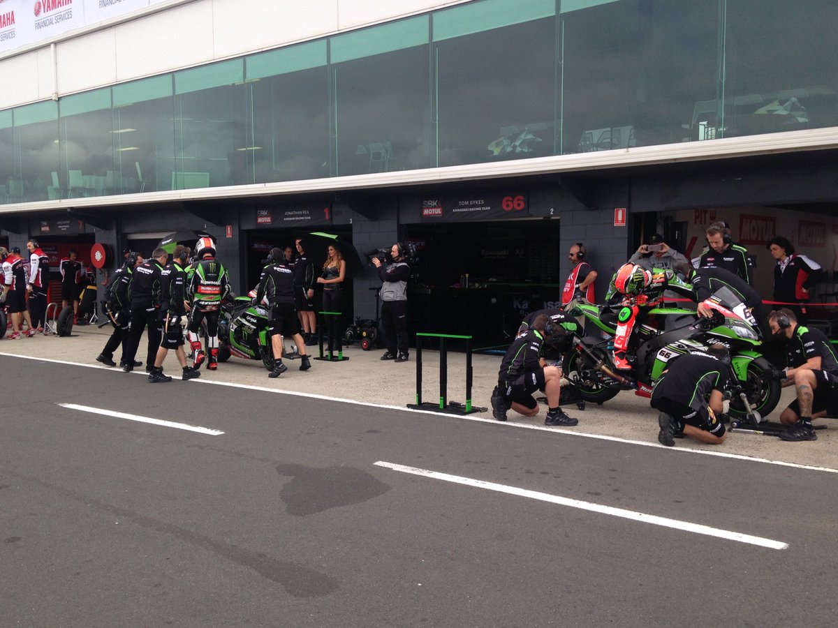 bimotabyKRT's tweet photo. KRT is working hard today! We love Saturdays! Superpole+Race 1, let's make this party started! #WorldSBKbegins https://t.co/J1EqBYXgTK
