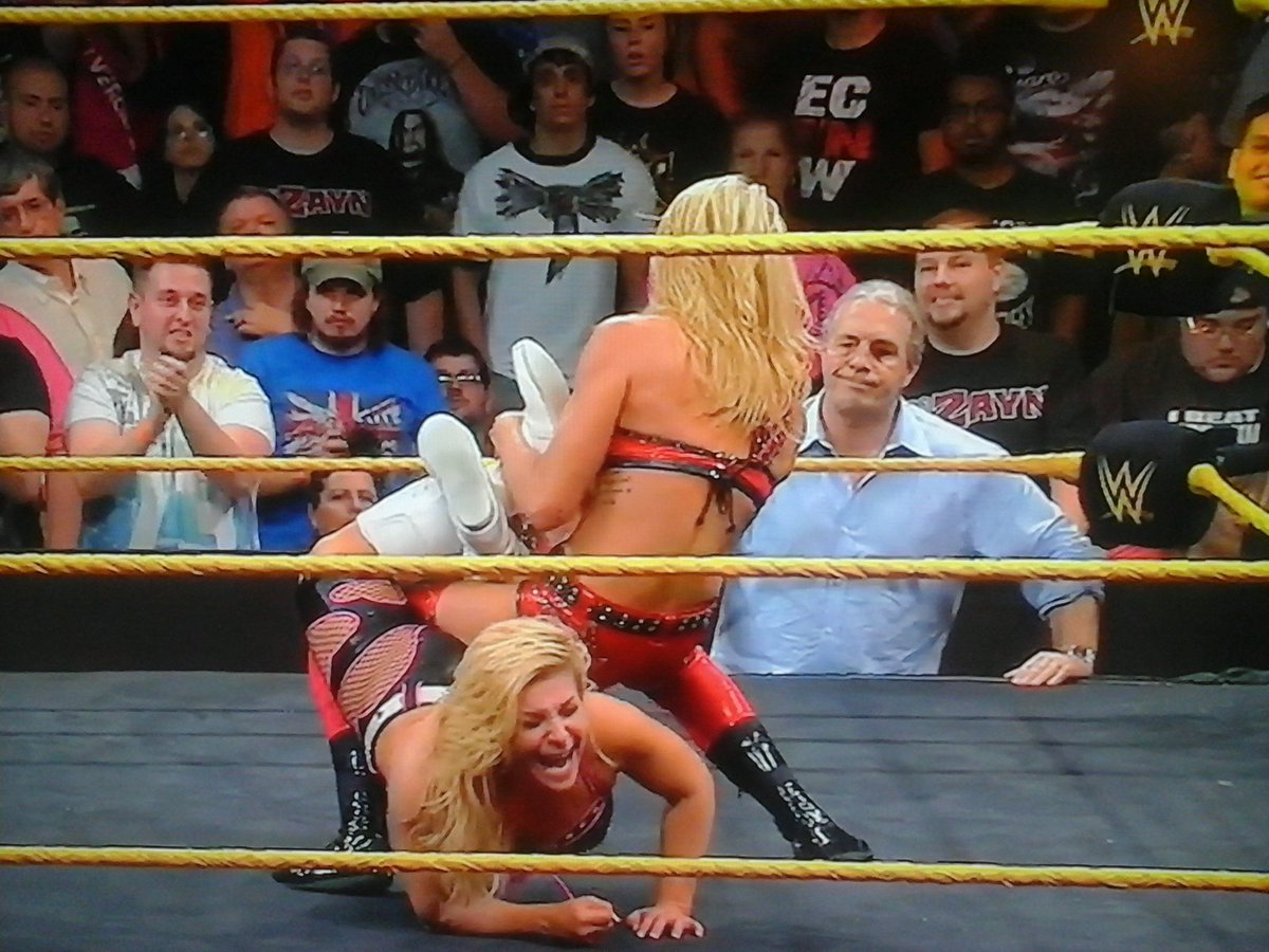 Mundo840's tweet image. The look @BretHart gives when the sharpshooter is done incorrectly. #NXTTakeover