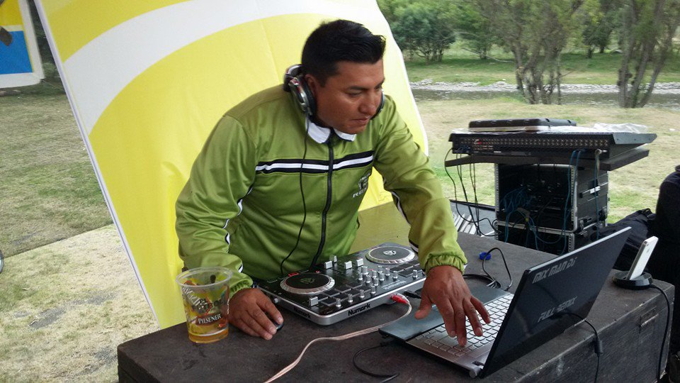 UN BUEN FIN DE SEMANA AMIGOS Y COLEGAS A PASARLA SUPER....VAYA AHIII....