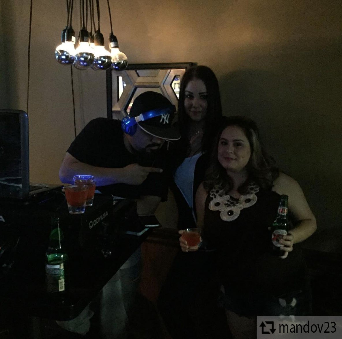 TheTavernSATX's tweet photo. The Tavern's gonna be poppin' tonight! Cheap booze, delicious food &amp; DJ Paulie starts spinnin' at 10pm. 🍻🍗🎶 #SATX https://t.co/OqLjsGNaV5