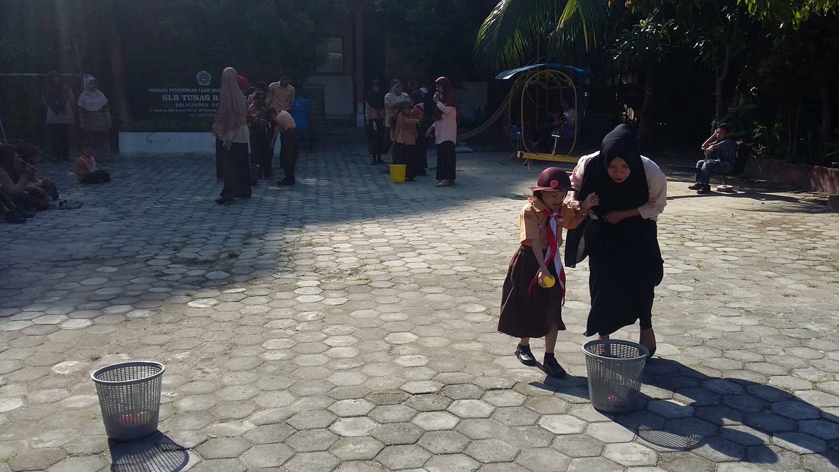 SLBTunasBangsa's tweet photo. Sabtu ceria...diawali dengan Pramuka lalu games konsentrasi...semangatt https://t.co/q1G15QGseS