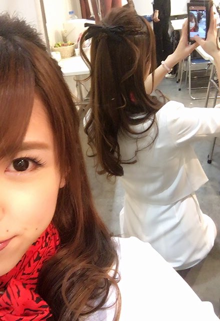 一瀬優美2 11撮影会 No Twitter Cp 開場 土日だから人いっぱいかな 今日は編み込みハーフアップ ちょっと凝ってみたよ 後ろ姿を 撮りたくて鏡越しに撮ったんだけど変な感じ W ではcanonブースでお待ちしてます T Co Guv7tyvqq0 Twitter