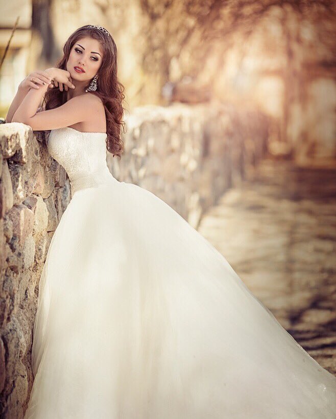 sensiblebride's tweet photo. #mood #bride #weddingdress #weddingphotography #wedding #accessories #beautiful #naturalbeauty https://t.co/QXzVarihAO