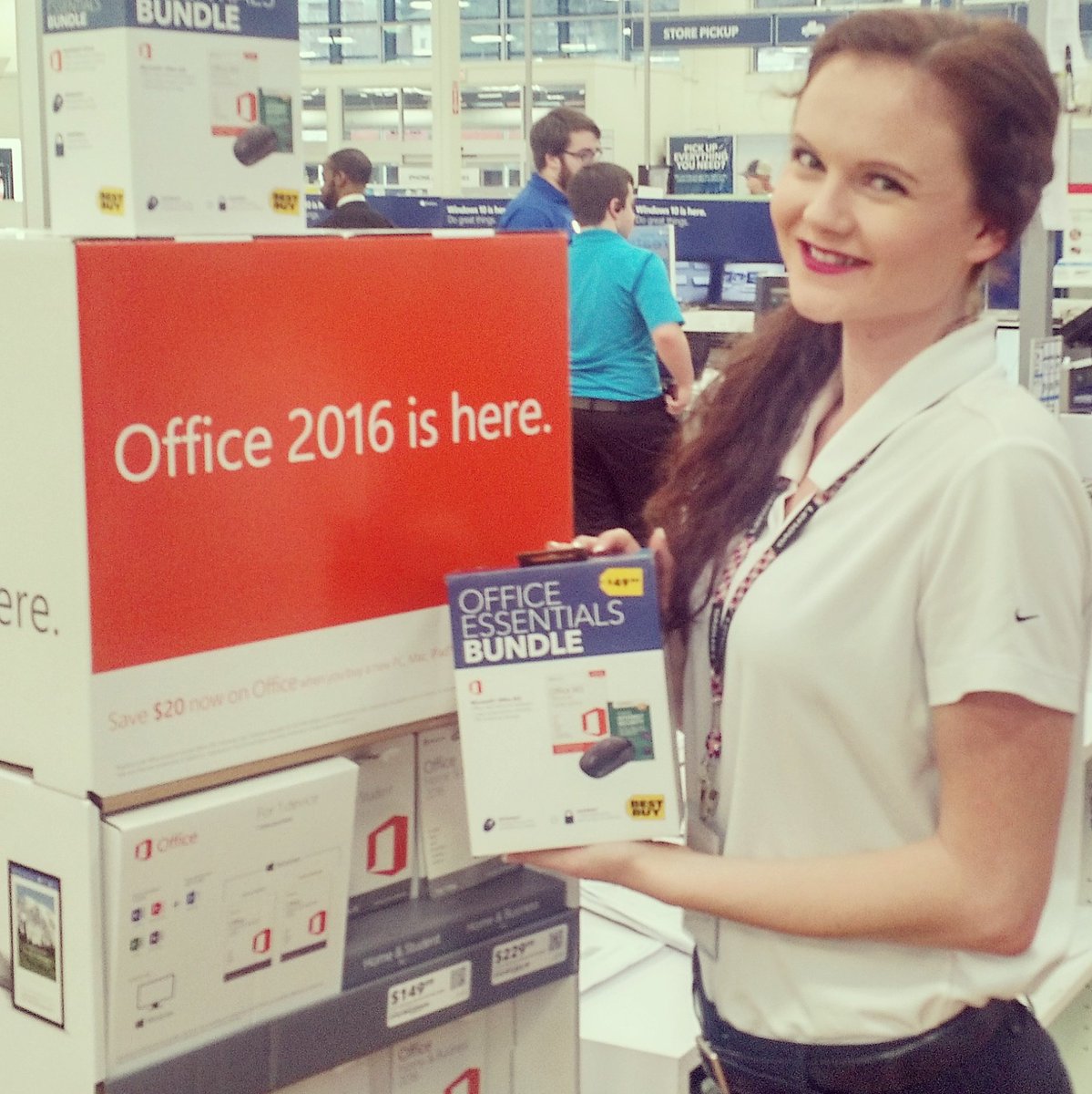 Michele_Rose13's tweet photo. This new Office Bundle is a great addition to any Lenovo! #premiumstars #iamlenovo #yogamyway #seattlemarket https://t.co/6WATWMImpD