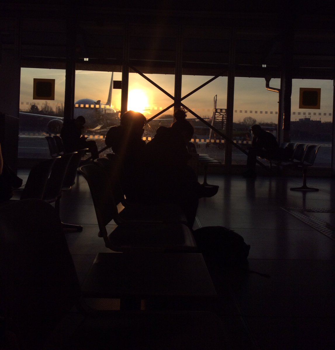 LinaLBF's tweet photo. Amanece, que no es poco. Fin de etapa. https://t.co/3LtYwKMeru