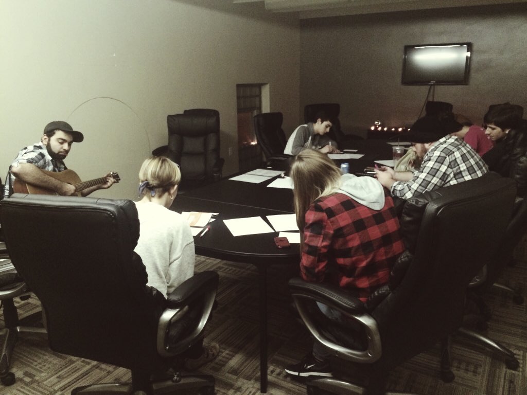 EpicChurchMusic's tweet image. Playing a LATE night worship set for @EpicGreenRoom's #30HourFamine! #1AMclub