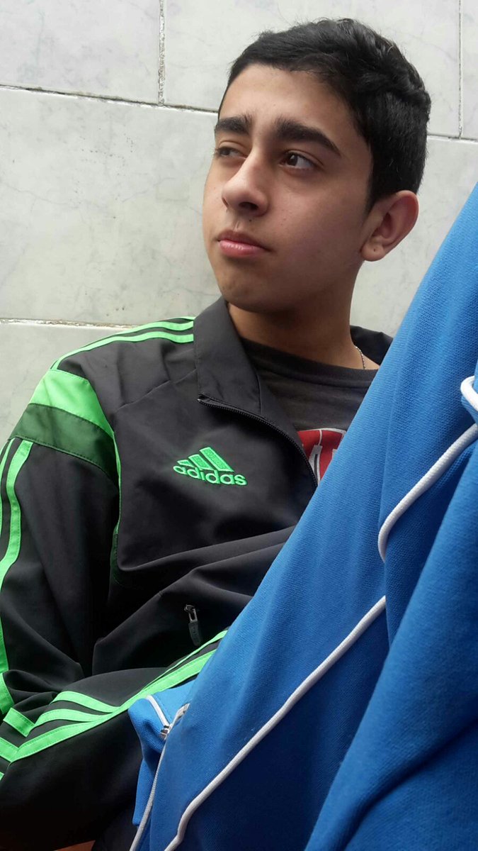 PromoSMiguel16's tweet photo. Mirando la nada pensando en todo 
By:Rolfi (la puta) https://t.co/FGVtlKSlLE