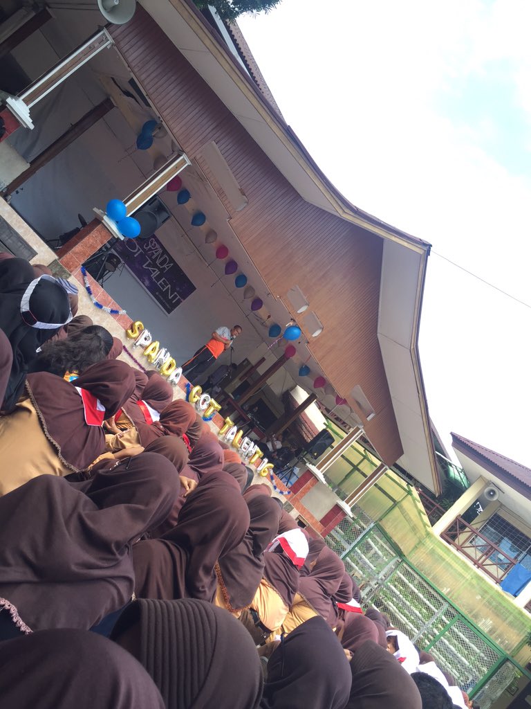 OSISSpanda's tweet photo. Sambutan dari pembina osis Bpk Andi Muhrim Spd 
#spandaGotTalent https://t.co/iOLB52qKRc
