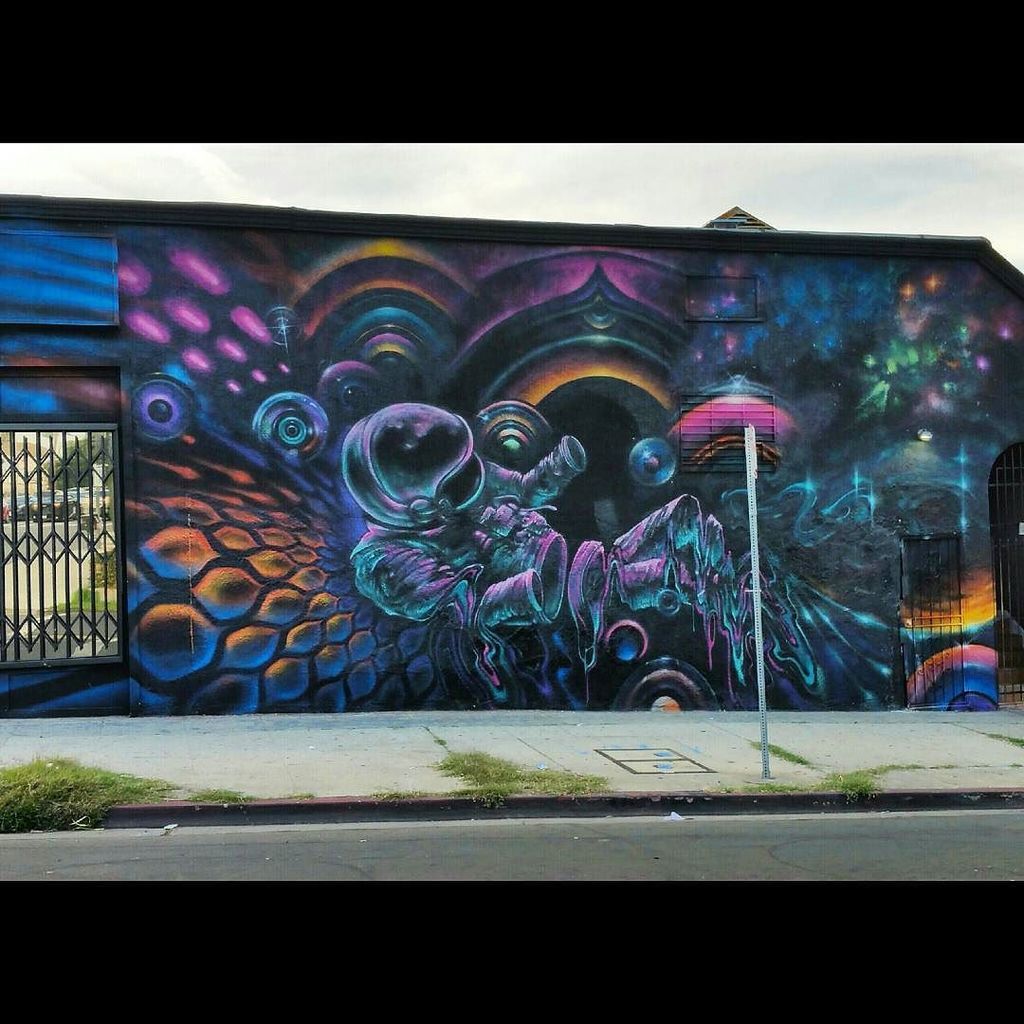 StArtEverywhere's tweet photo. This is so sick. Does anyone know who the artist is? #midcityLA #midcity #aerosolart #streetart #LAstreetart #stree… https://t.co/P0GDLYu4uc