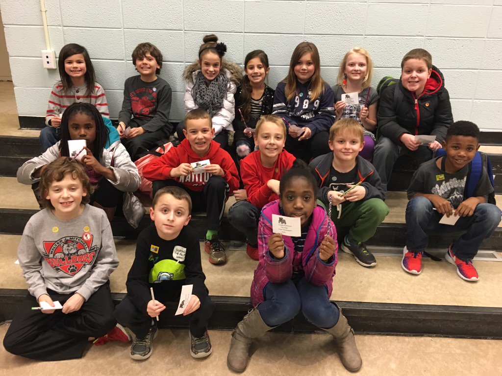 WJMGrade3's tweet photo. Look at third grade's, "Top Dog's!" We are so proud of you! 🍎🐾 https://t.co/Y5S2WeIFiT